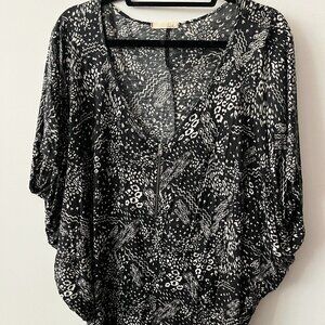 Lush Black and White Loose Fitting V Neck Top - L